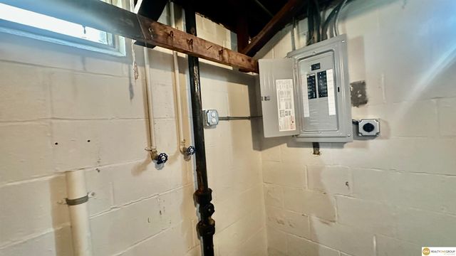 3748 N 43 Street, Omaha, NE 68111