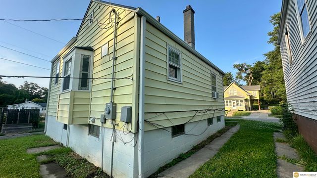 3748 N 43 Street, Omaha, NE 68111