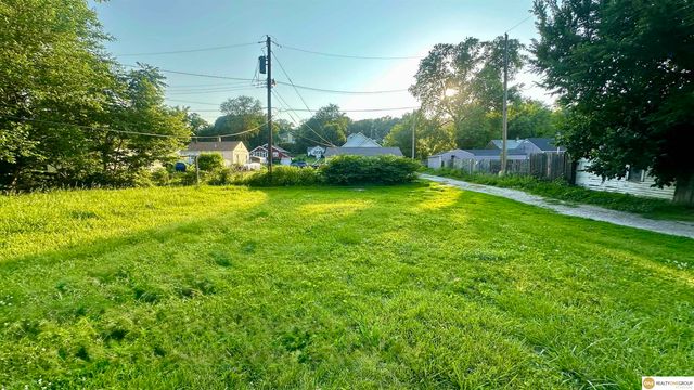 3748 N 43 Street, Omaha, NE 68111