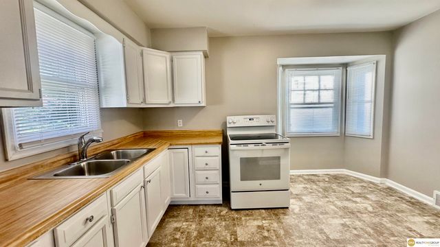 3748 N 43 Street, Omaha, NE 68111