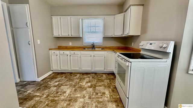 3748 N 43 Street, Omaha, NE 68111