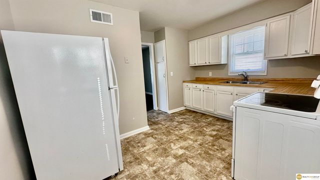 3748 N 43 Street, Omaha, NE 68111