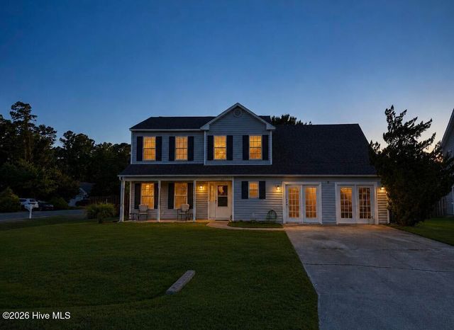 687 Windsor Drive SE, Belville, NC 28451
