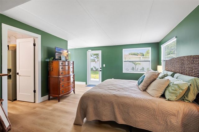 4300 28TH AVENUE N, St Petersburg, FL 33713