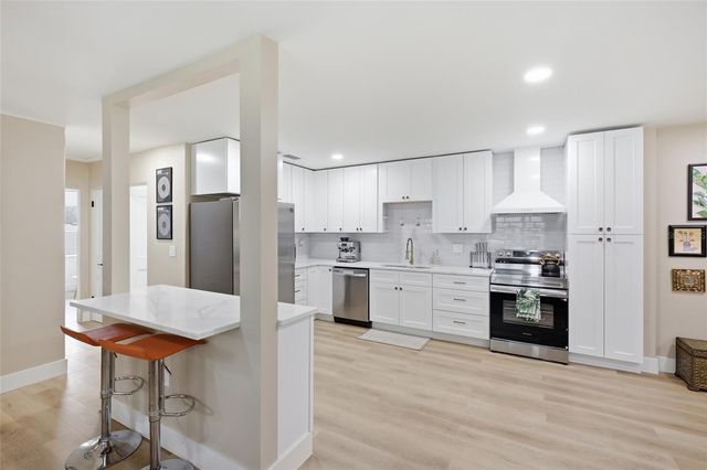 4300 28TH AVENUE N, St Petersburg, FL 33713