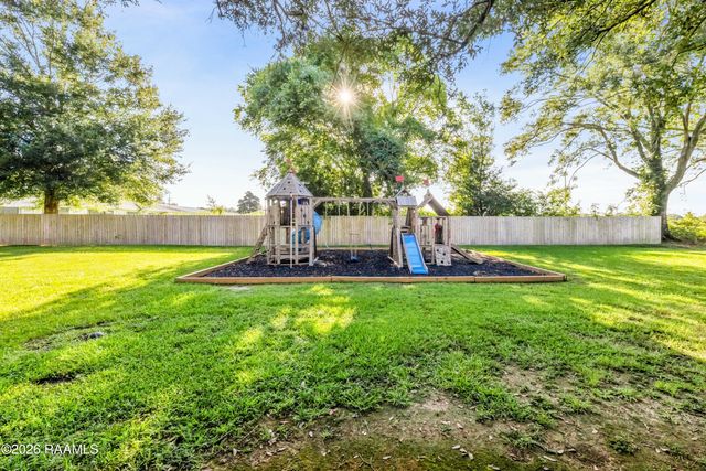 107 Shadow Bend Drive, Broussard, LA 70518