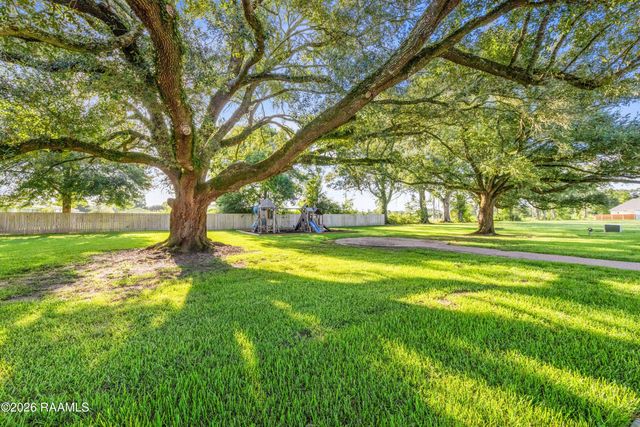 107 Shadow Bend Drive, Broussard, LA 70518