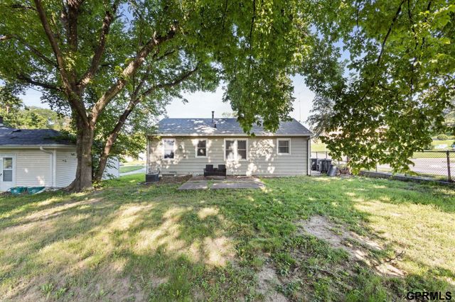4333 N 55 Street, Omaha, NE 68104
