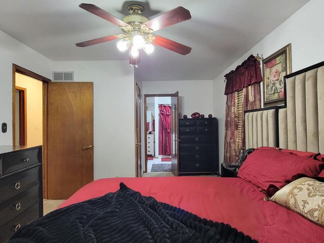 5805 N 111th STREET, Milwaukee, WI 53225