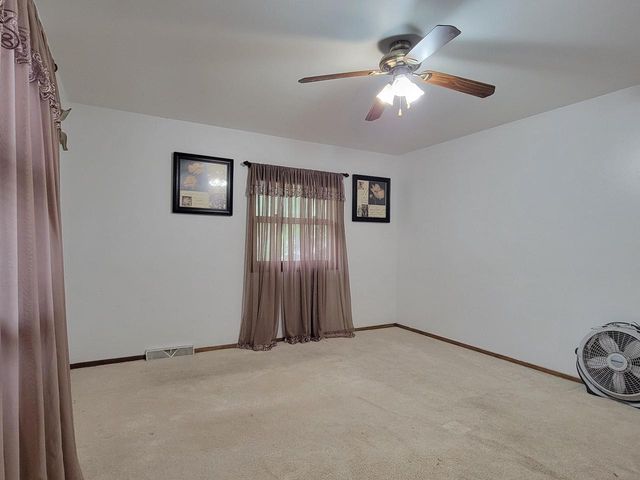 5805 N 111th STREET, Milwaukee, WI 53225