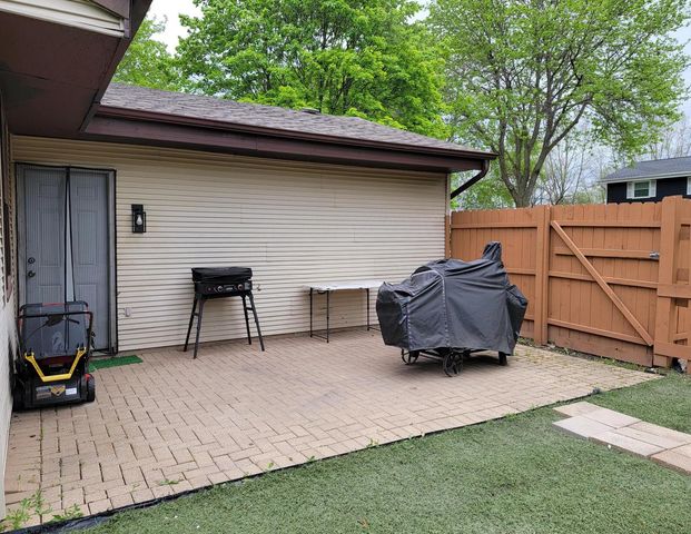 5805 N 111th STREET, Milwaukee, WI 53225