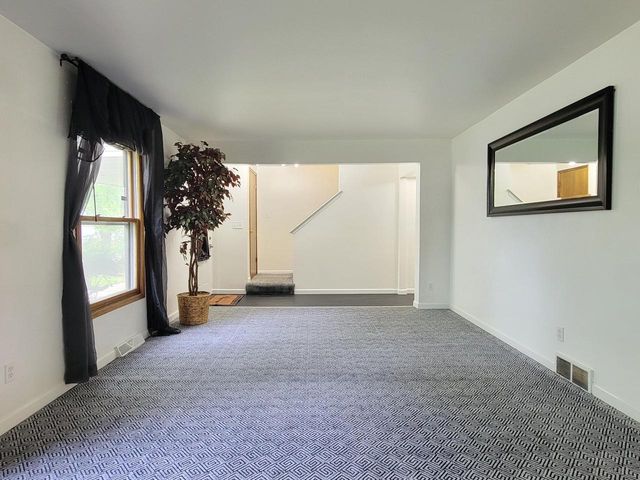 5805 N 111th STREET, Milwaukee, WI 53225