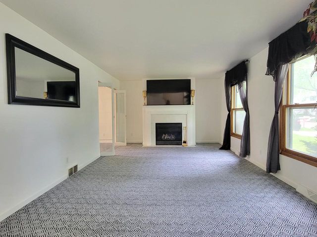 5805 N 111th STREET, Milwaukee, WI 53225
