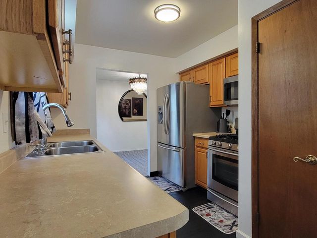 5805 N 111th STREET, Milwaukee, WI 53225