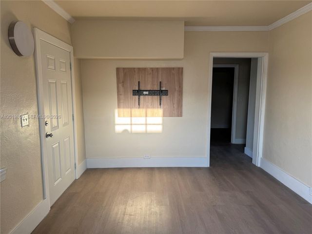 650 E 49th St, Hialeah, FL 33013
