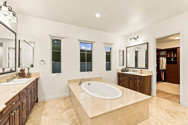 17253 Reflections Circle, San Diego, CA 92127