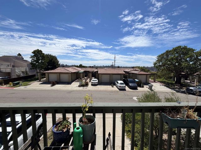 6966 Camino Revueltos, San Diego, CA 92111