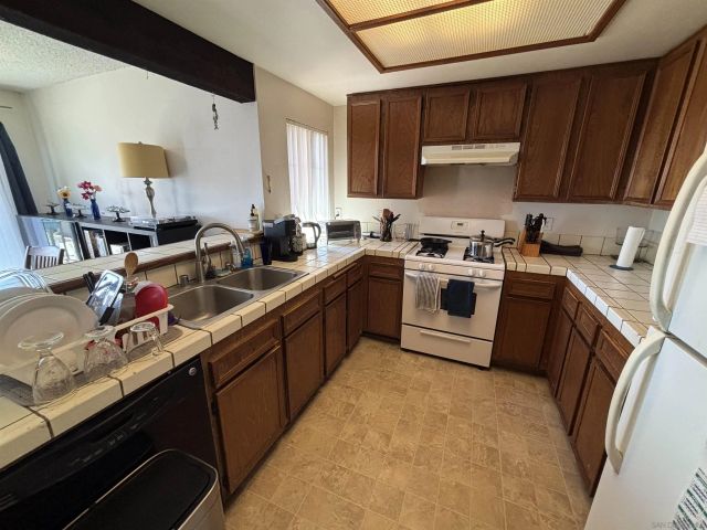 6966 Camino Revueltos, San Diego, CA 92111