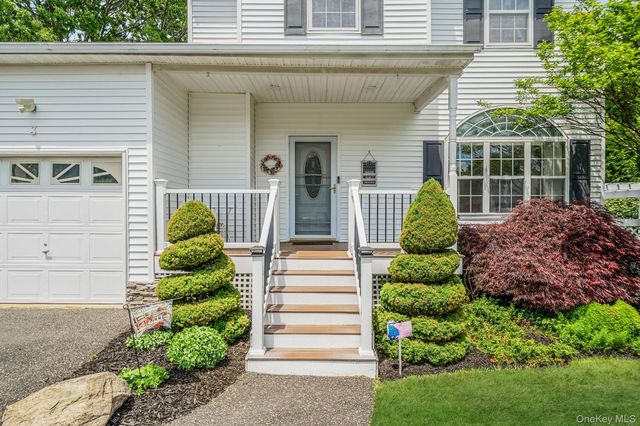 3 Iowa Avenue, Port Jefferson Station, NY 11776
