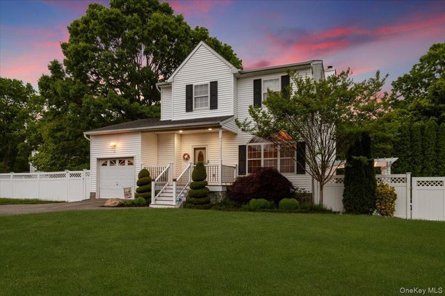 3 Iowa Avenue, Port Jefferson Station, NY 11776