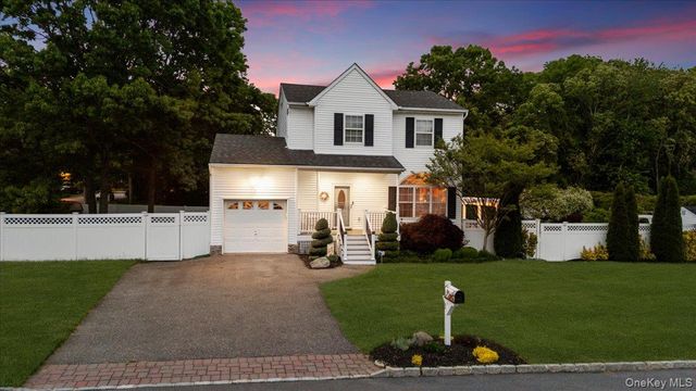 3 Iowa Avenue, Port Jefferson Station, NY 11776