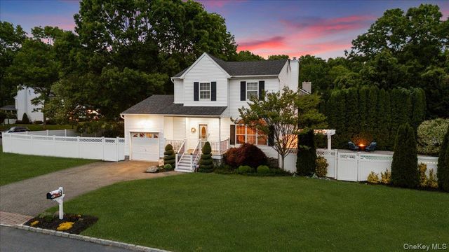 3 Iowa Avenue, Port Jefferson Station, NY 11776