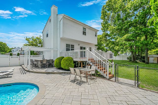 3 Iowa Avenue, Port Jefferson Station, NY 11776