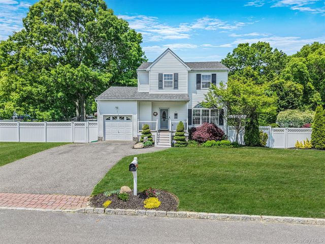 3 Iowa Avenue, Port Jefferson Station, NY 11776