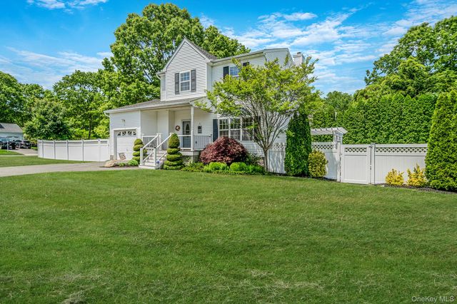 3 Iowa Avenue, Port Jefferson Station, NY 11776