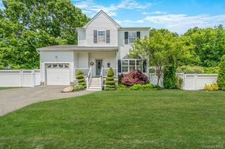 3 Iowa Avenue, Port Jefferson Station, NY 11776