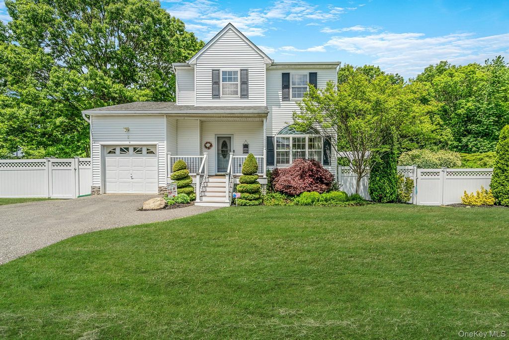 3 Iowa Avenue, Port Jefferson Station, NY 11776