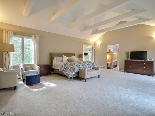 1160 Fox Hill Drive, Gates Mills, OH 44040