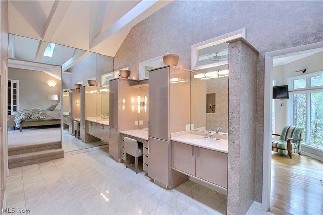 1160 Fox Hill Drive, Gates Mills, OH 44040