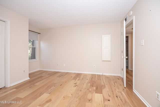 527 Front Beach Drive, 29, Ocean Springs, MS 39564