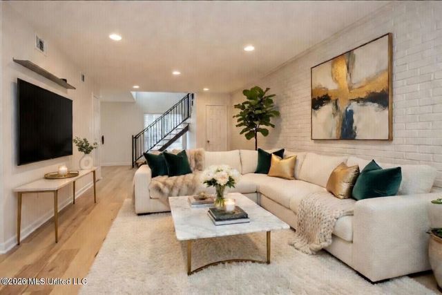 527 Front Beach Drive, 29, Ocean Springs, MS 39564