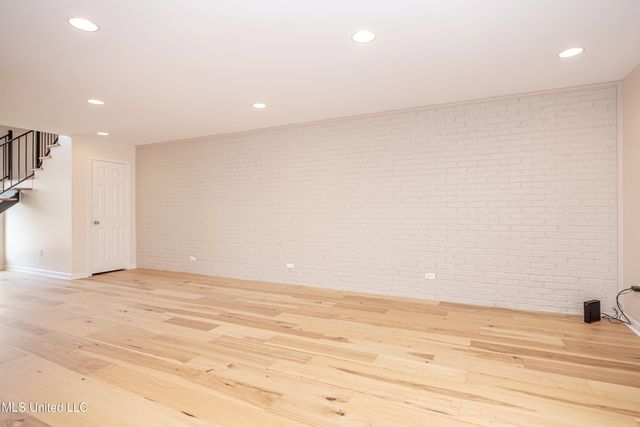 527 Front Beach Drive, 29, Ocean Springs, MS 39564