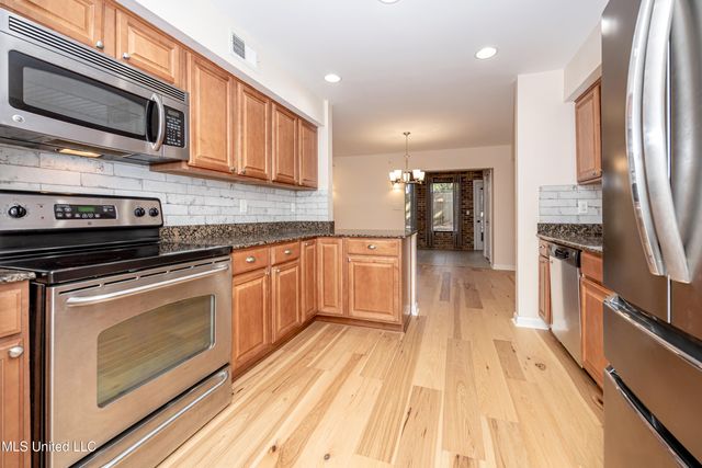 527 Front Beach Drive, 29, Ocean Springs, MS 39564