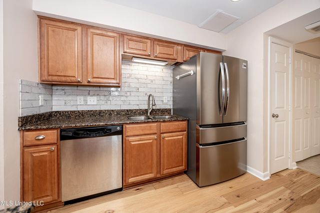 527 Front Beach Drive, 29, Ocean Springs, MS 39564