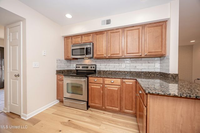 527 Front Beach Drive, 29, Ocean Springs, MS 39564