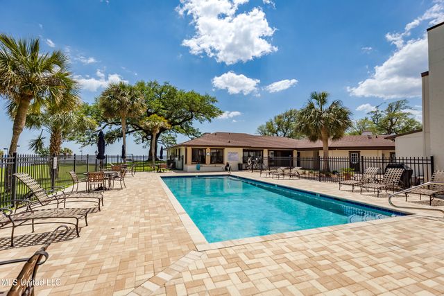 527 Front Beach Drive, 29, Ocean Springs, MS 39564