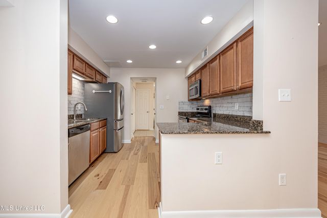 527 Front Beach Drive, 29, Ocean Springs, MS 39564