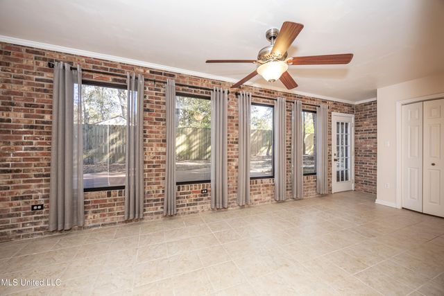 527 Front Beach Drive, 29, Ocean Springs, MS 39564