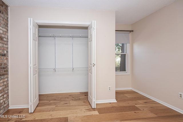 527 Front Beach Drive, 29, Ocean Springs, MS 39564