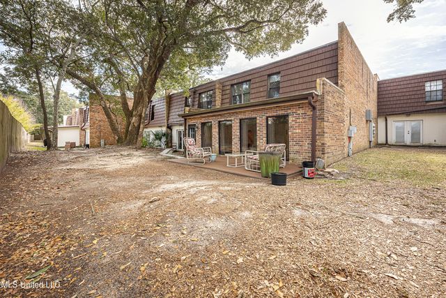 527 Front Beach Drive, 29, Ocean Springs, MS 39564