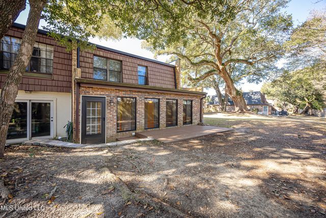 527 Front Beach Drive, 29, Ocean Springs, MS 39564