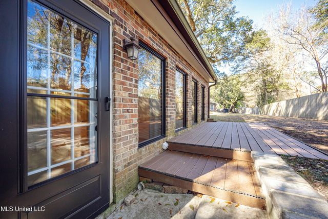 527 Front Beach Drive, 29, Ocean Springs, MS 39564