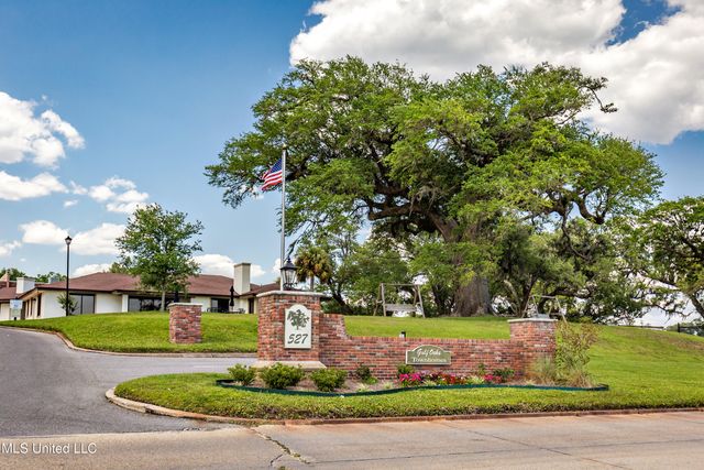 527 Front Beach Drive, 29, Ocean Springs, MS 39564