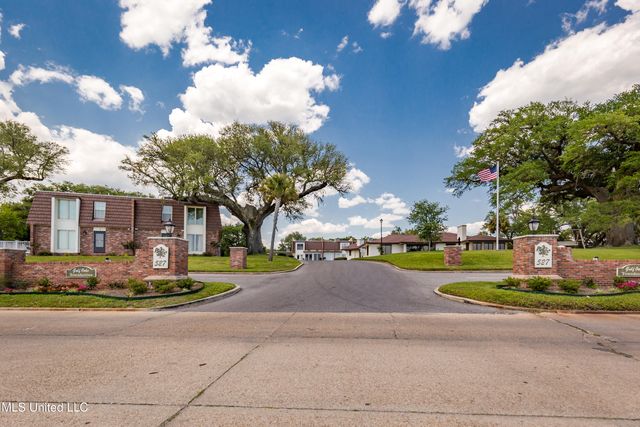 527 Front Beach Drive, 29, Ocean Springs, MS 39564