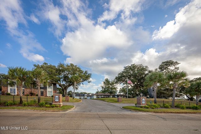 527 Front Beach Drive, 29, Ocean Springs, MS 39564