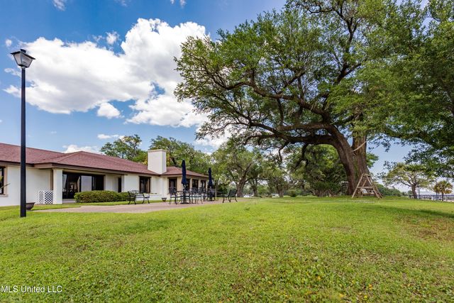 527 Front Beach Drive, 29, Ocean Springs, MS 39564